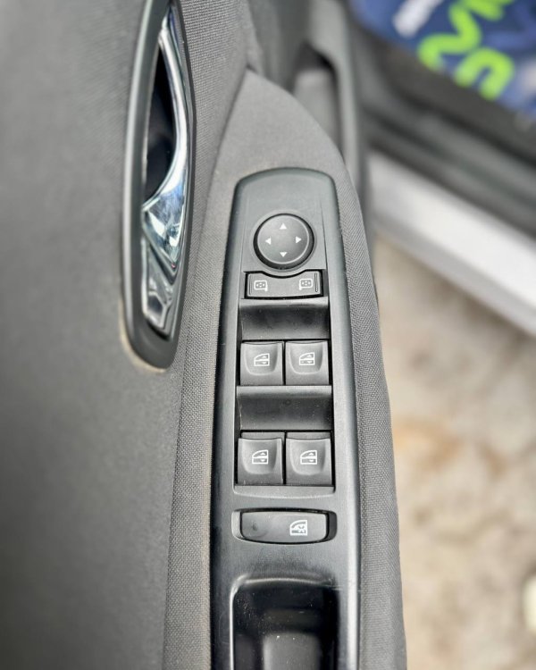 RENAULT MEGANE GRAND SCENIC - Image 17
