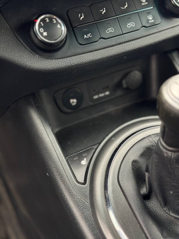 Kia Sportage, 2011 - Image 18