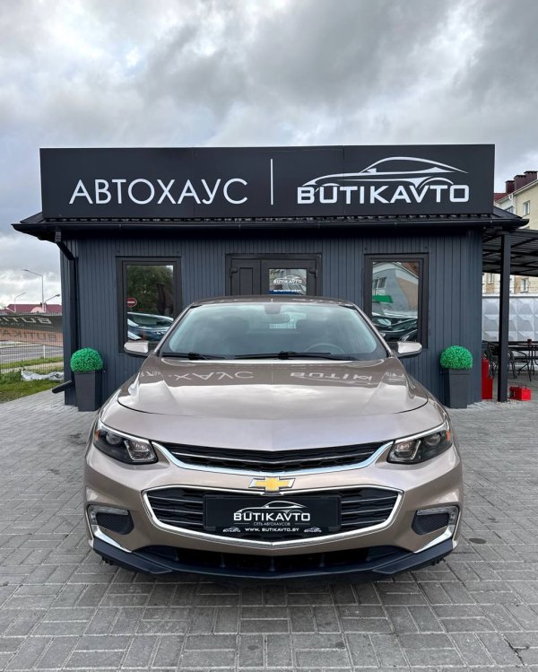 Chevrolet Malibu IX - Image 2