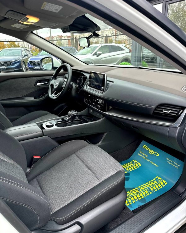Nissan Rogue III - Image 11