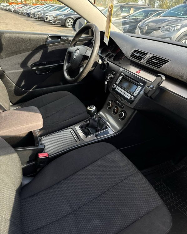 Volkswagen Passat B6 - Image 10