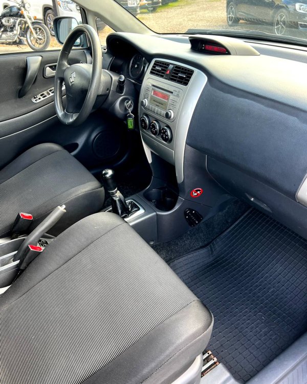 Suzuki Liana I · Рестайлинг - Image 11