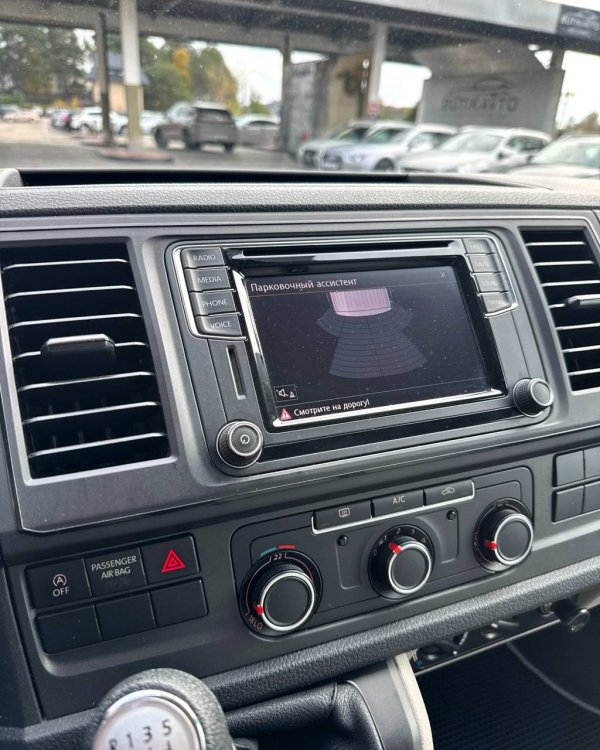 Volkswagen Transporter T6 - Image 12