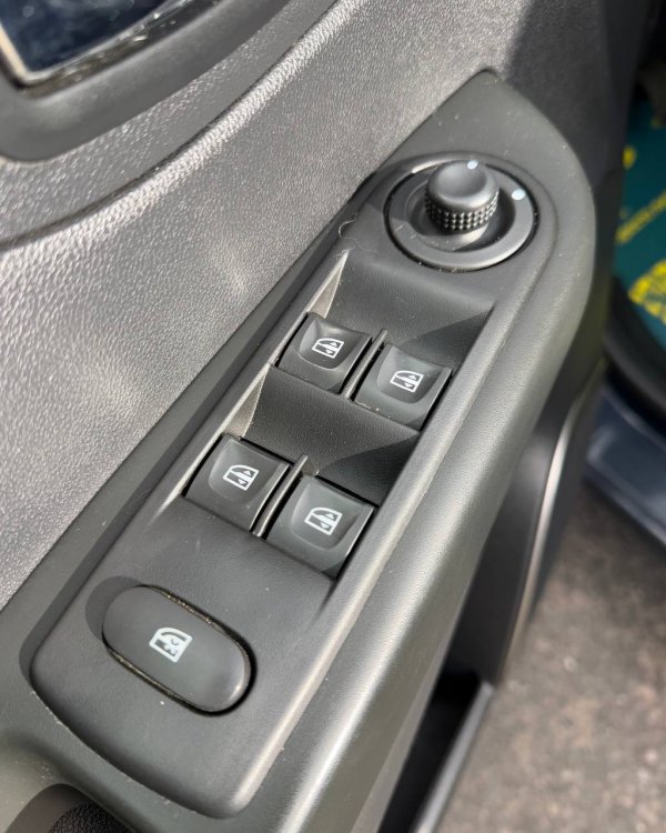 RENAULT CAPTUR - Image 10