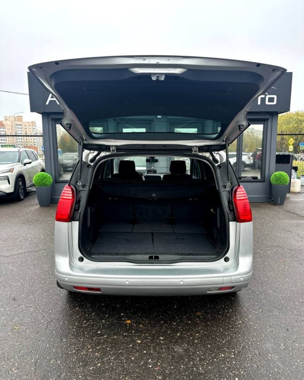 PEUGEOT 5008 - Image 14