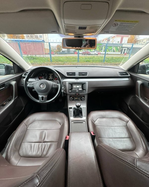 Volkswagen Passat B7 - Image 10