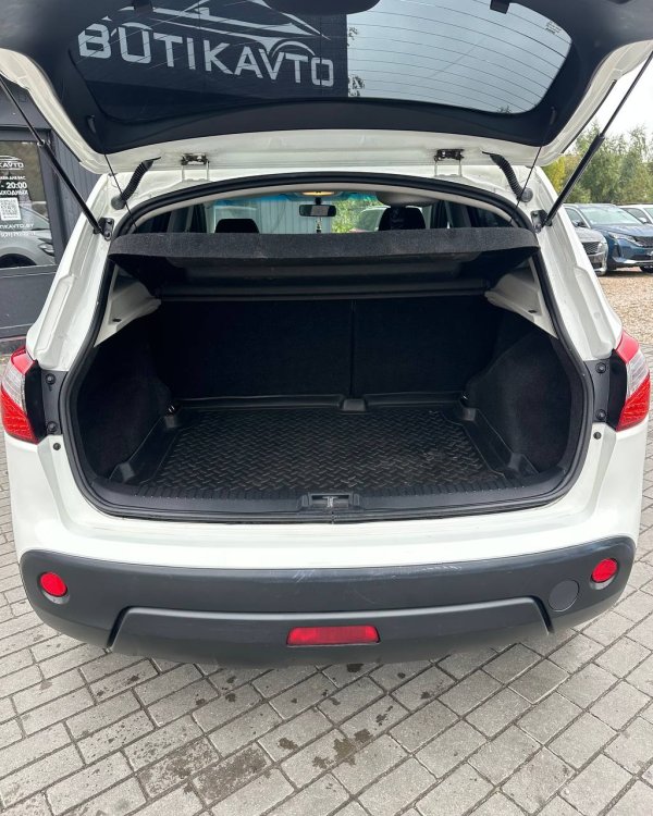 NISSAN QASHQAI - Image 11