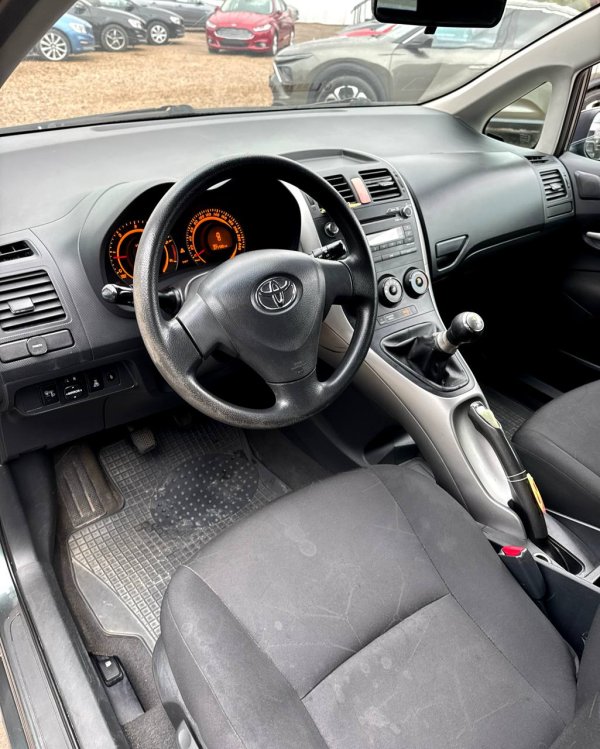 Toyota Auris I (E150) - Image 10