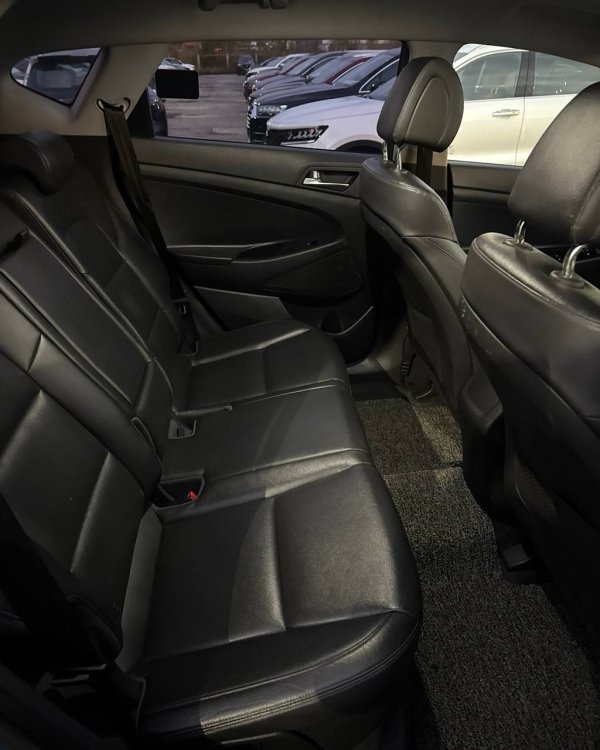 Hyundai Tucson III - Image 11
