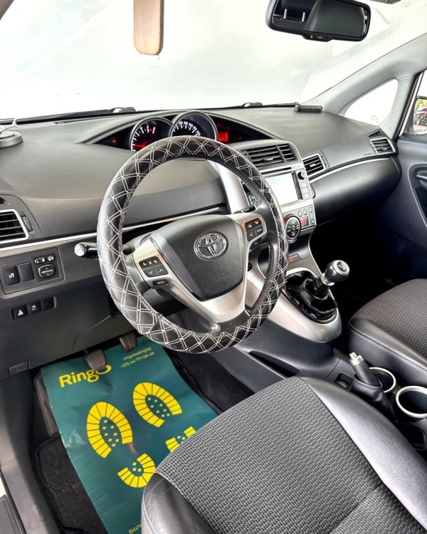 Toyota Verso I · Рестайлинг - Image 11