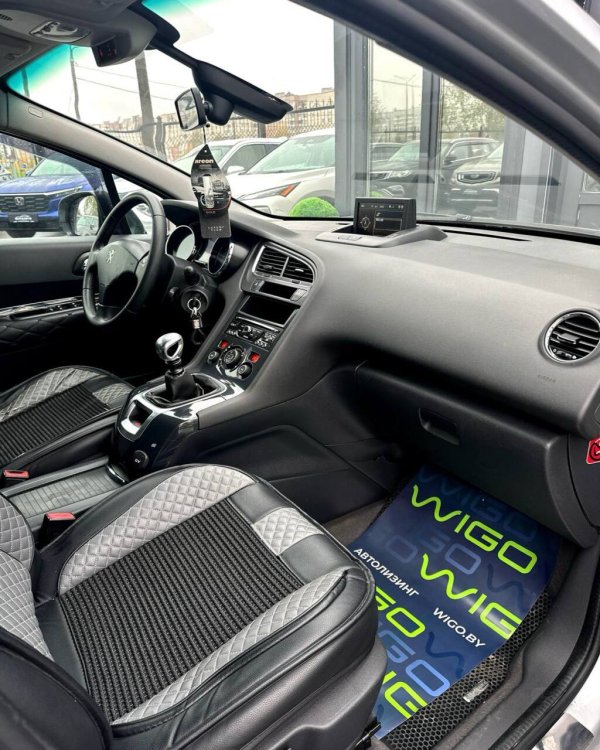 PEUGEOT 5008 - Image 11