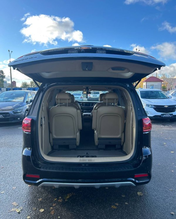 Kia Carnival III - Image 12