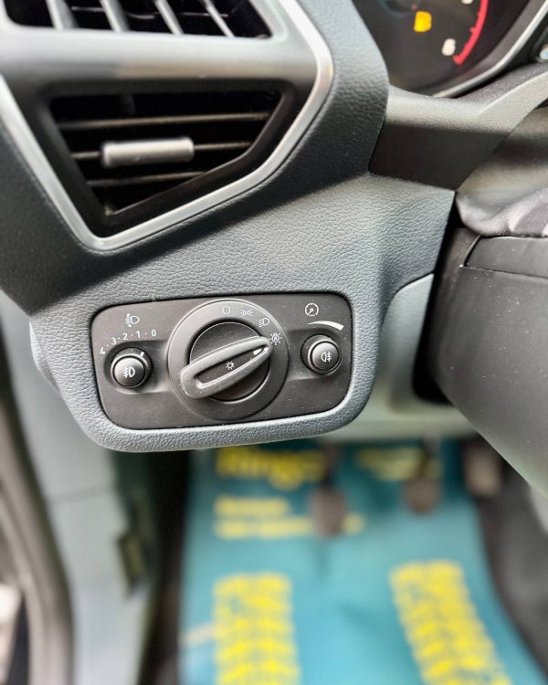 Ford Grand C-Max I - Image 20