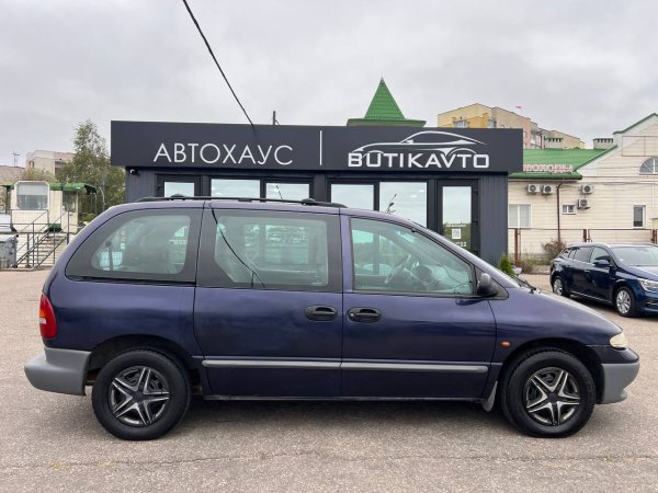 Chrysler Voyager III - Image 8