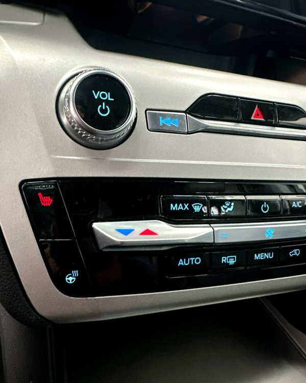 Ford Explorer VI - Image 16