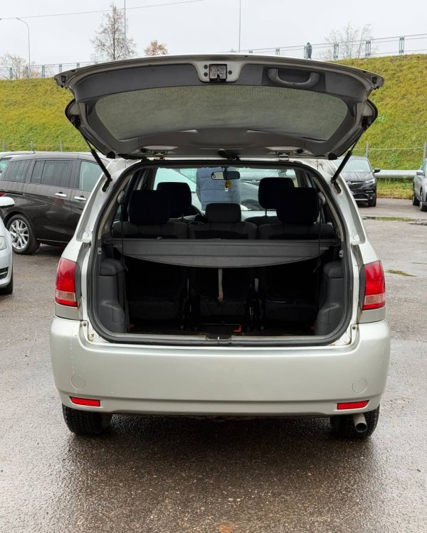 Toyota Avensis Verso I - Image 10
