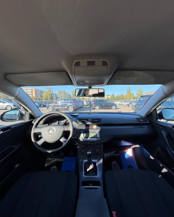 Volkswagen Passat B6 - Image 9