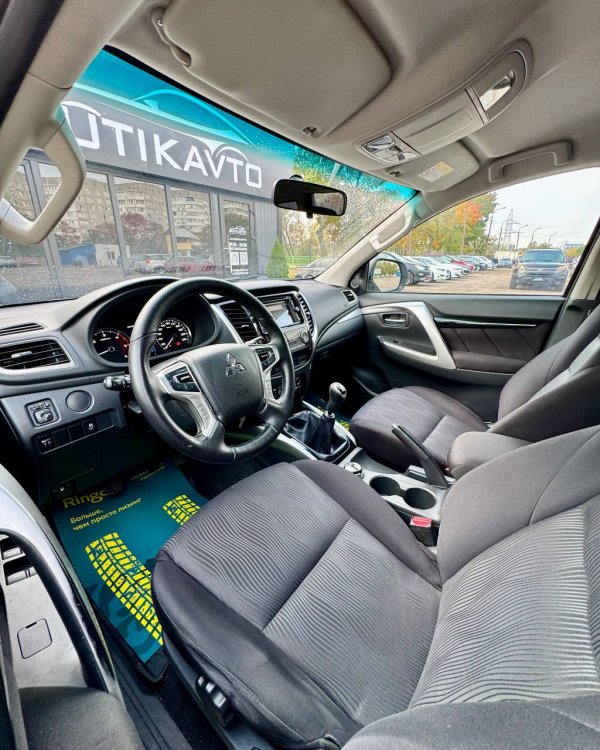Mitsubishi Pajero Sport III - Image 10