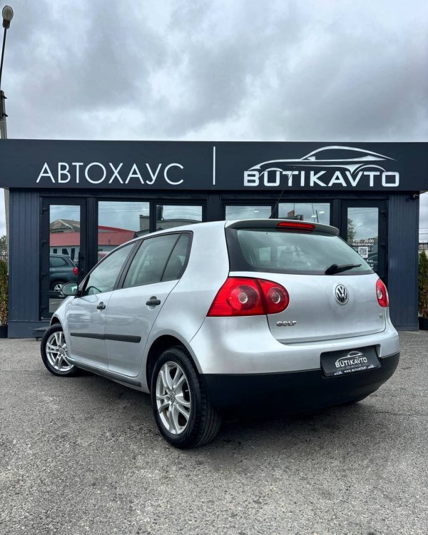 Volkswagen Golf V - Image 4