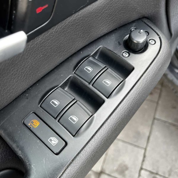 Audi A4 2006 г 261972 км - Image 9