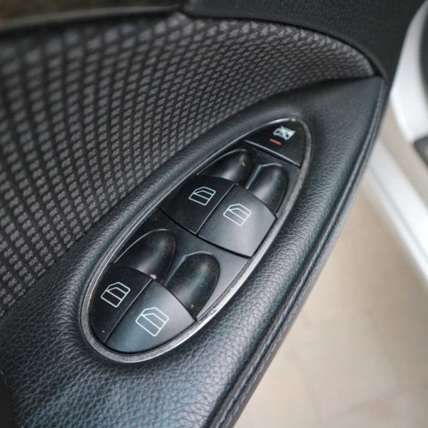 Mercedes E-класс 2003 г 536000 км - Image 9