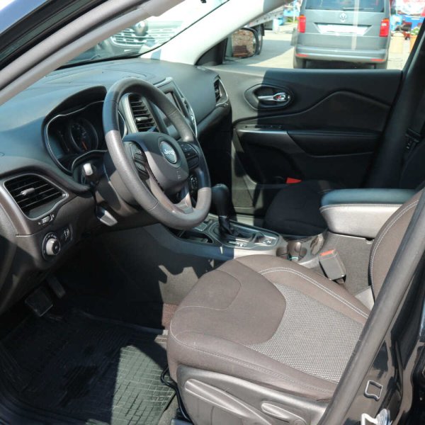 Jeep Cherokee 2019 г 104000 км - Image 7