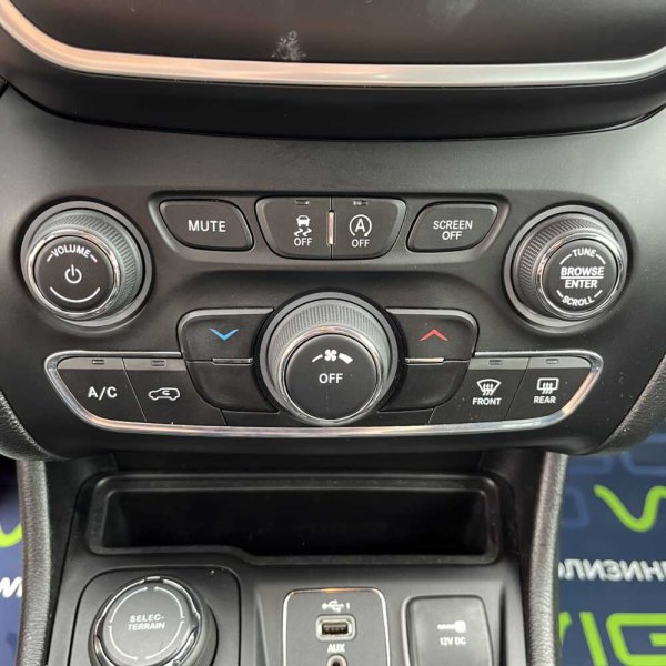 Jeep Cherokee 2019 г 72413 км - Image 17