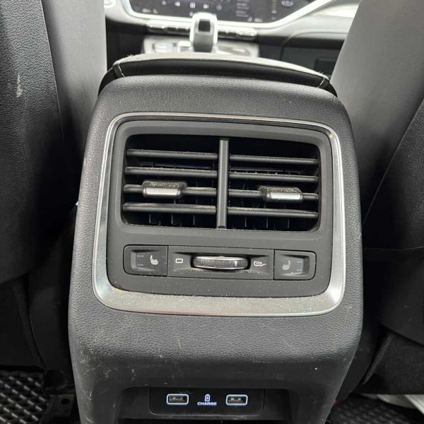 Geely Atlas Pro 2022 г 111385 км - Image 18
