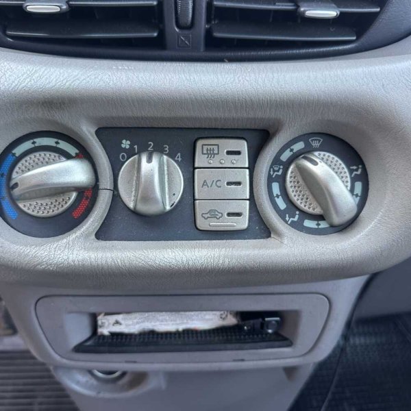 Nissan Almera Tino 2001 г 432660 км - Image 12