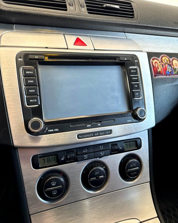 Volkswagen Passat B6 - Image 12