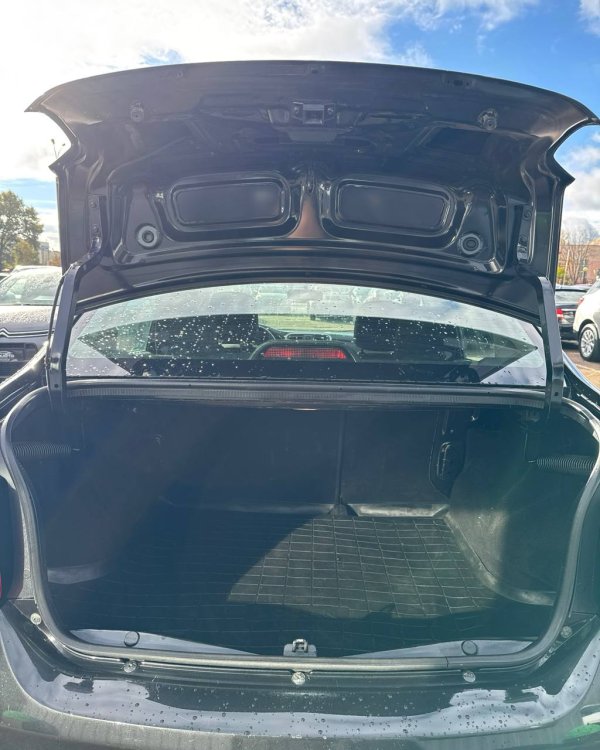 Renault Logan Stepway I - Image 12