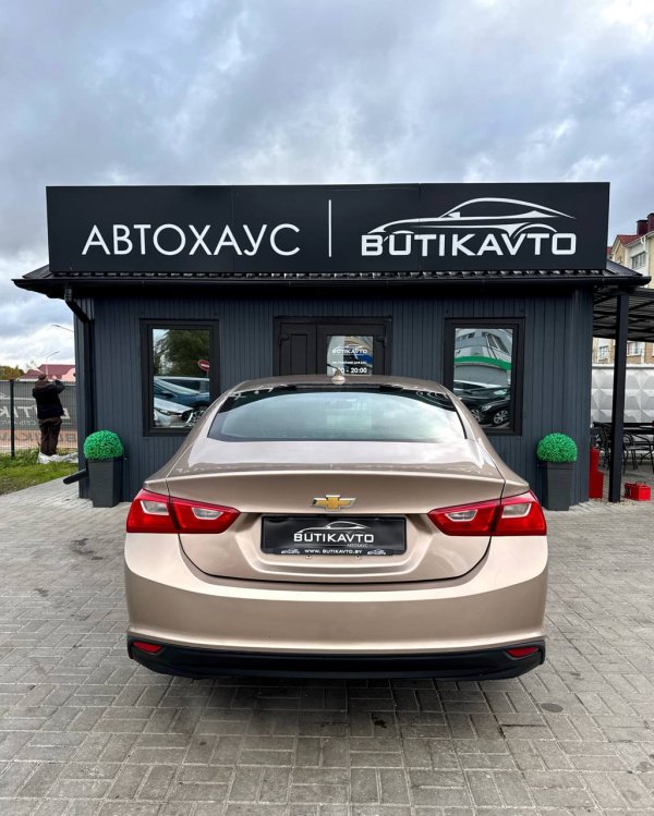 Chevrolet Malibu IX - Image 6