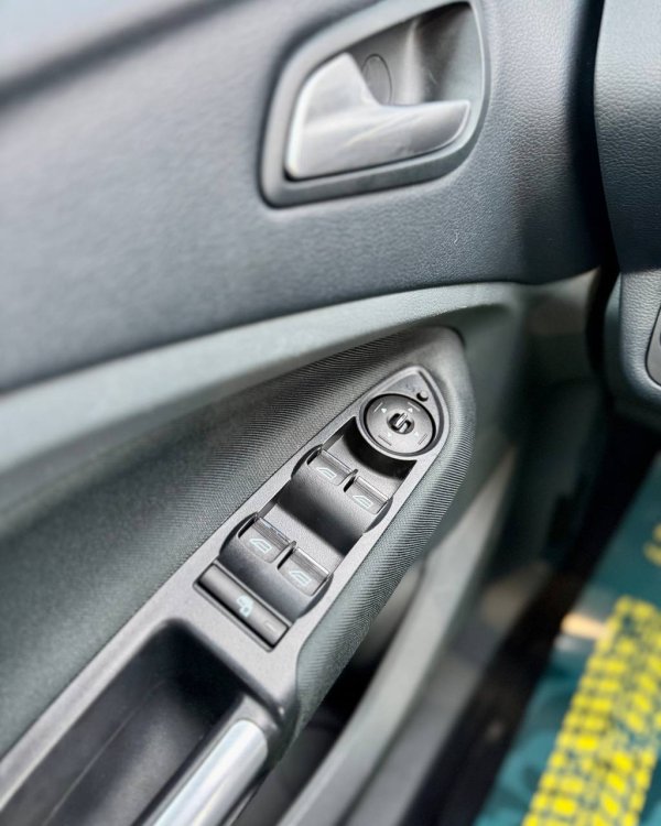 Ford Grand C-Max I - Image 19