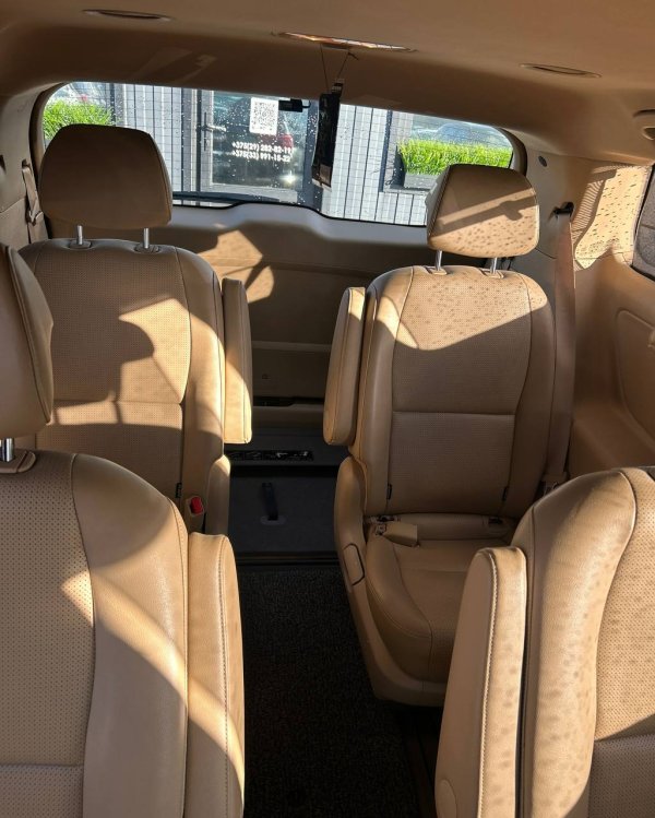 Kia Carnival III - Image 14