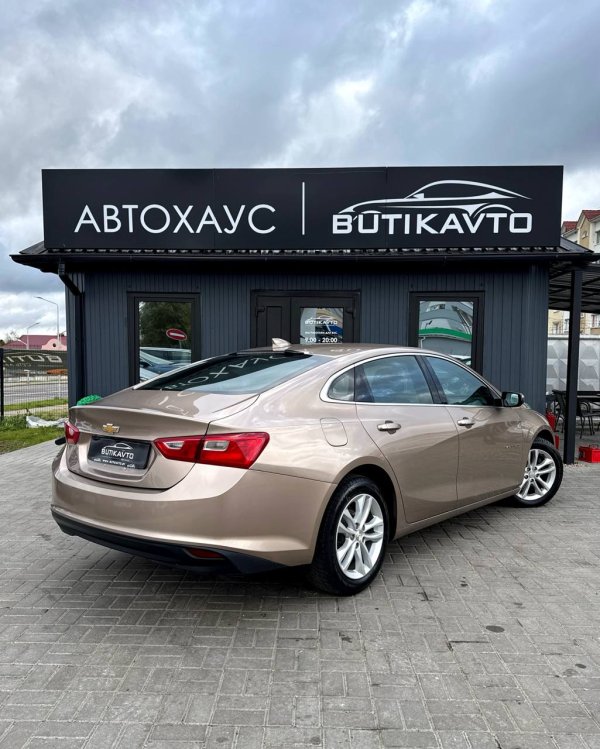 Chevrolet Malibu IX - Image 7