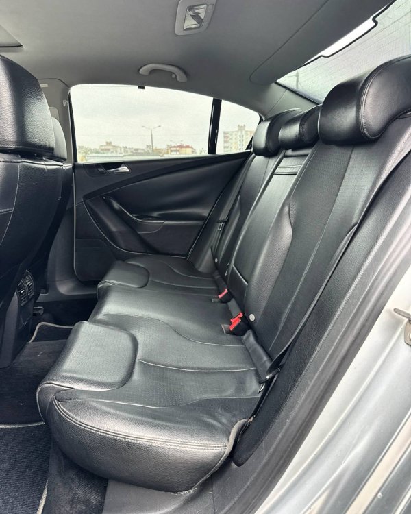 Volkswagen Passat B6 - Image 13