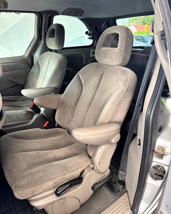 Chrysler Voyager IV - Image 13