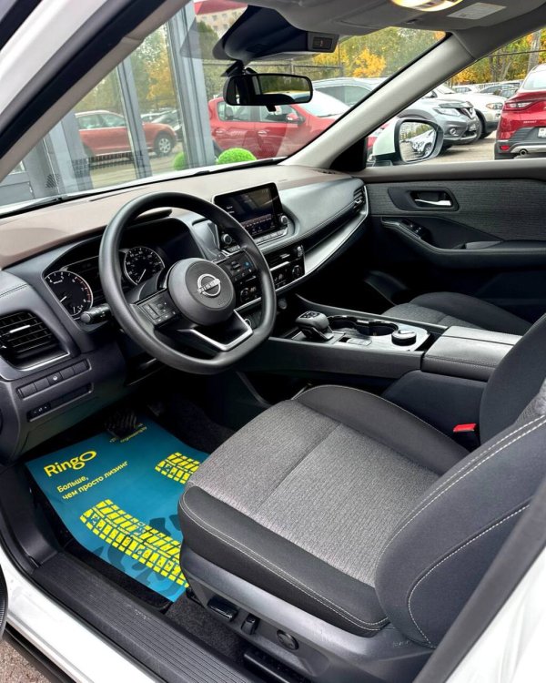 Nissan Rogue III - Image 9