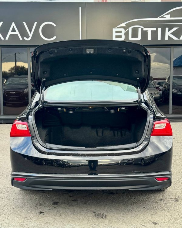 Chevrolet Malibu IX - Image 14