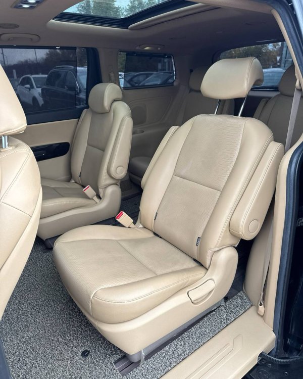 Kia Carnival III - Image 10