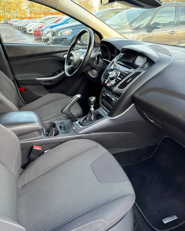 Ford Focus III - Image 14