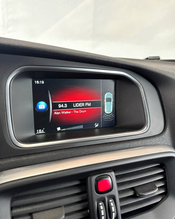 Volvo V40 II - Image 11