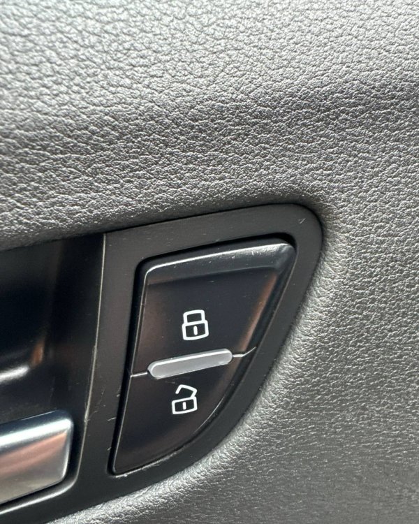 Audi A4 B8 - Image 19