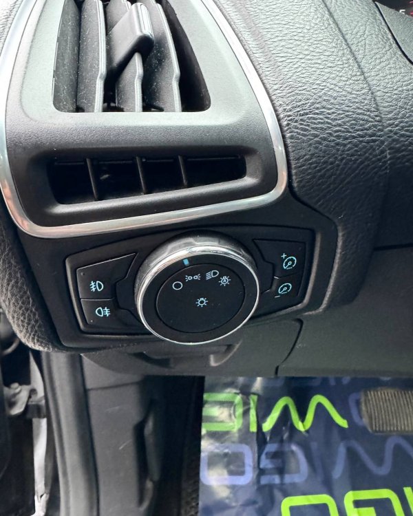 Ford Focus III - Image 17