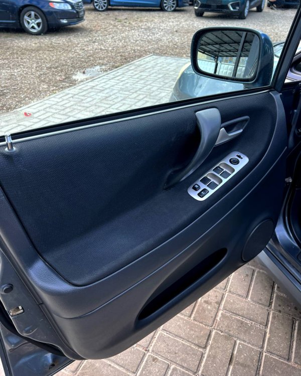 Suzuki Liana I · Рестайлинг - Image 9