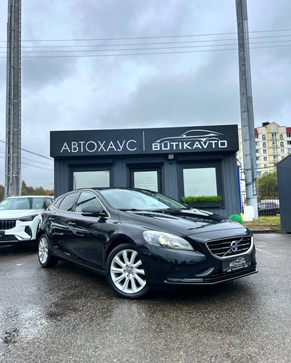 Volvo V40 II
