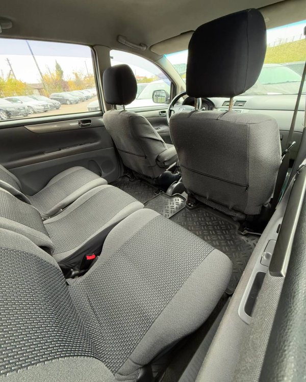 Toyota Avensis Verso I - Image 15