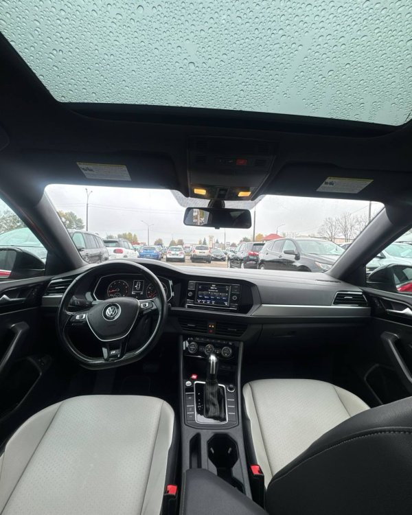 Volkswagen Jetta VII - Image 9