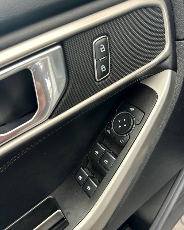Ford Explorer VI - Image 9
