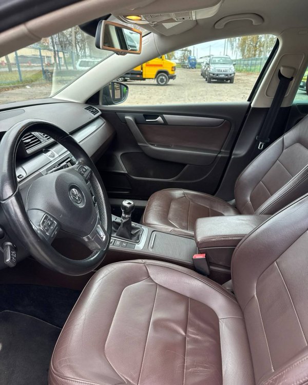 Volkswagen Passat B7 - Image 9